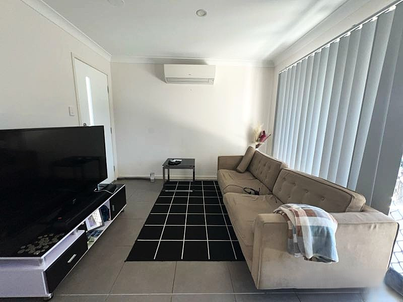 2/3 Lynette Street, Kallangur QLD photograph