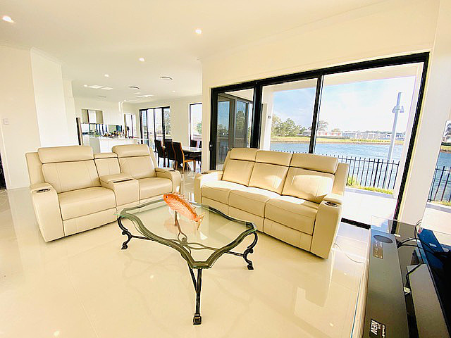 9 Hammock Place, Hope Island QLD photograph