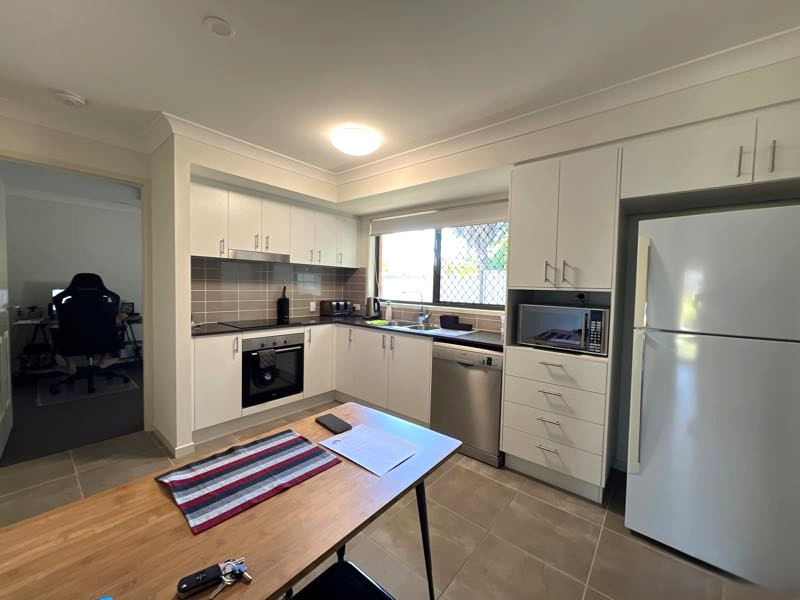 2/71A Atlantic Drive, Loganholme QLD photograph