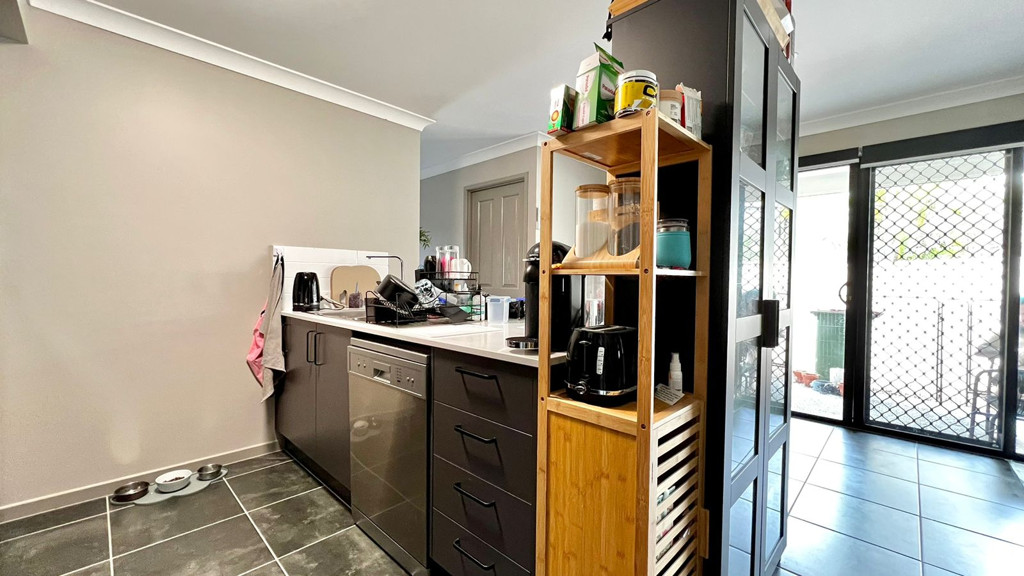 2/71 Atlantic Drive, Loganholme QLD photograph