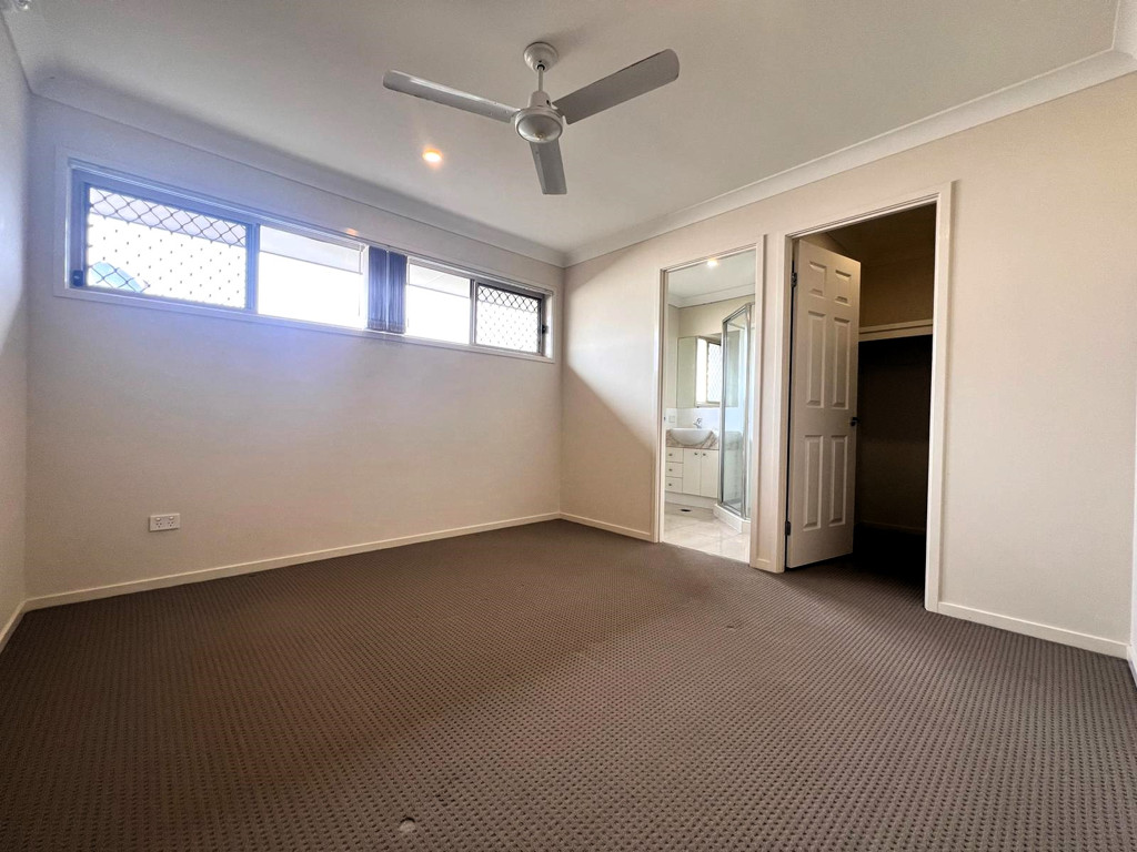 109 Girraween Drive, Springfield Lakes QLD photograph