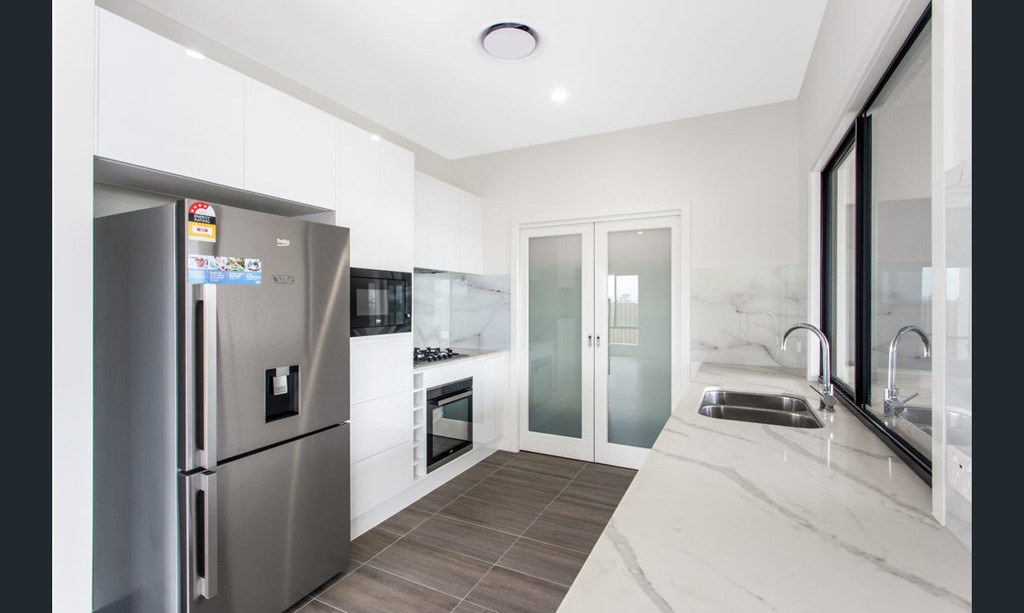 11 Peak Crescent, Pimpama QLD photograph
