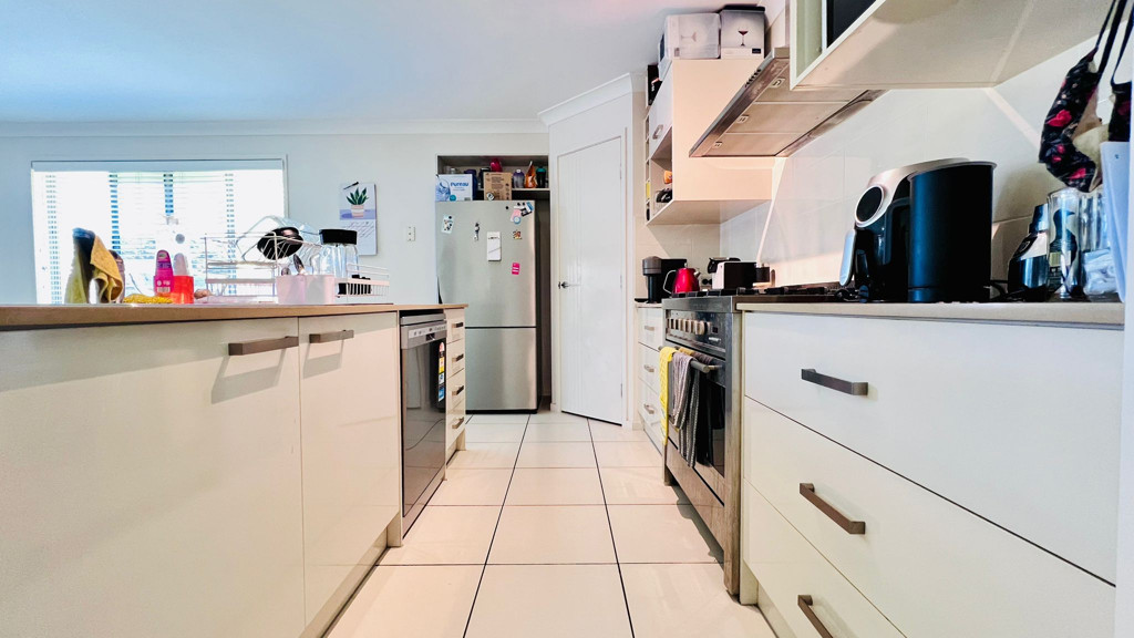 25 Stradbroke Street, Redland Bay QLD photograph