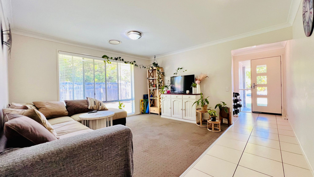 25 Stradbroke Street, Redland Bay QLD photograph