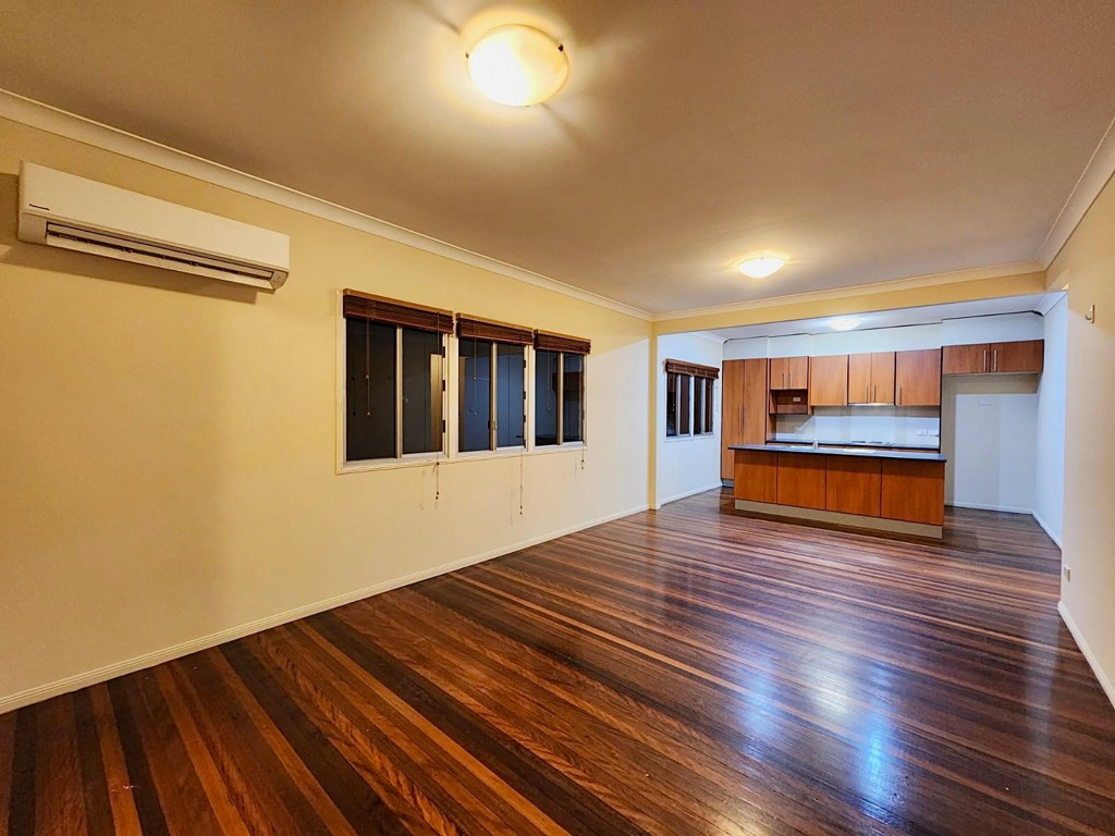 1155 Logan Road, Holland Park West QLD photograph