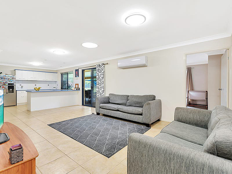 12 Jamboree Close, Greenbank QLD photograph