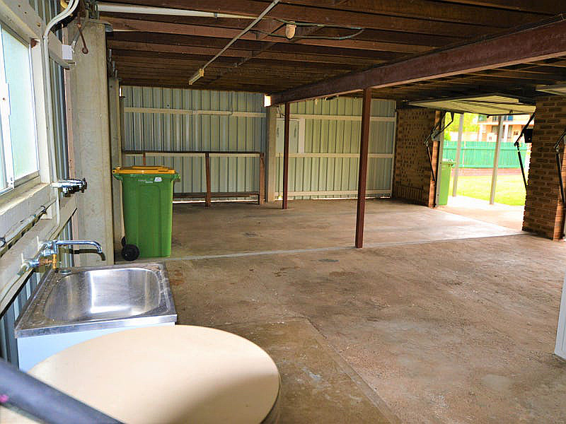 6 Bates Street, Springwood QLD photograph