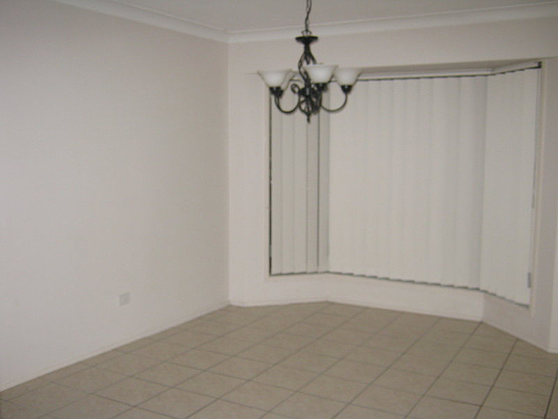 25 Yeates Crescent, Meadowbrook QLD photograph