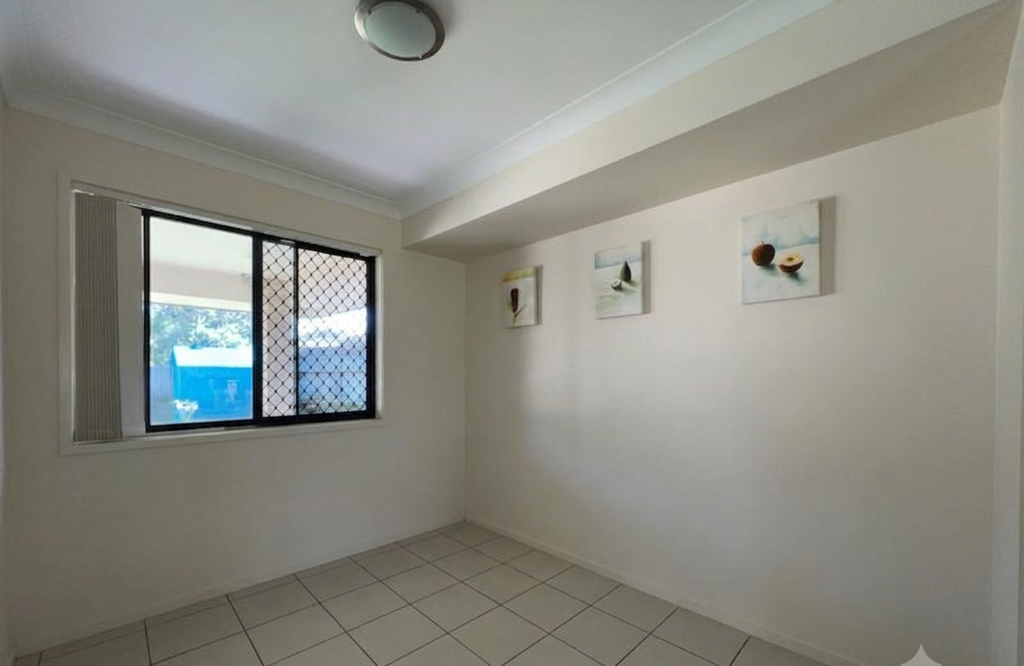 33 Rosella Street, Loganlea QLD photograph