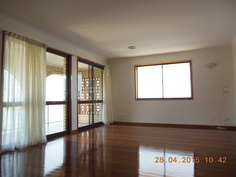 12 Cinderalla Drive, Springwood QLD photograph