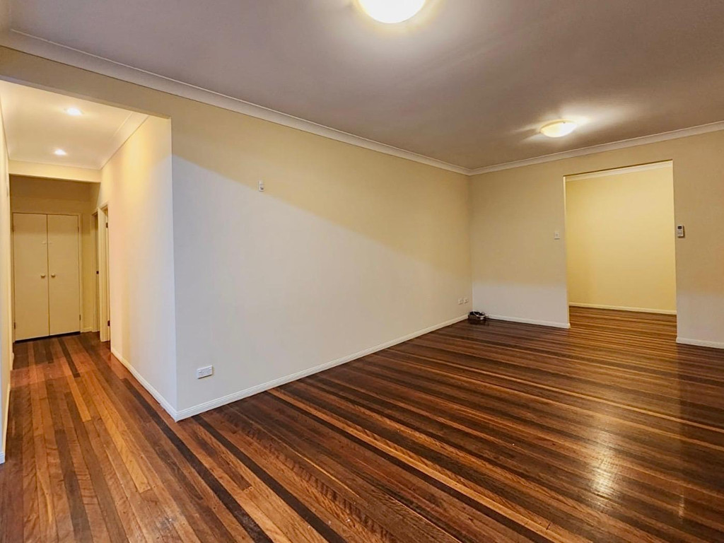 1155 Logan Road, Holland Park West QLD photograph