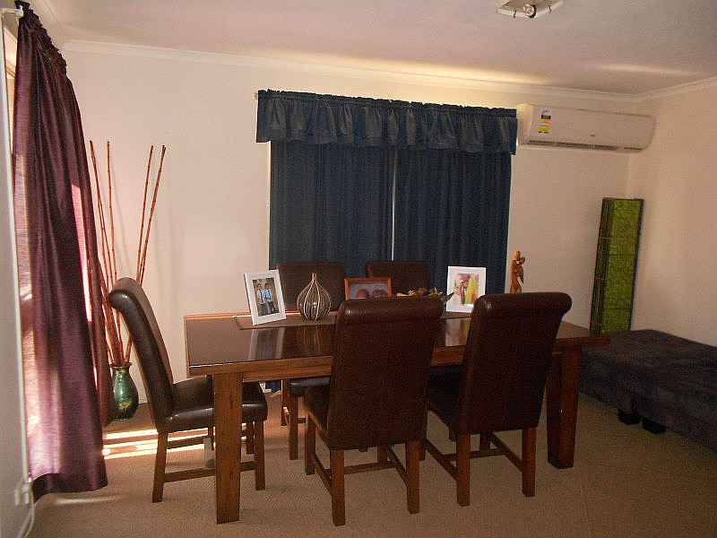 4 Edgehill Crescent, Springwood QLD photograph
