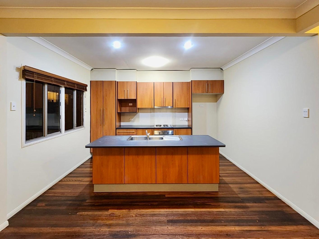 1155 Logan Road, Holland Park West QLD photograph
