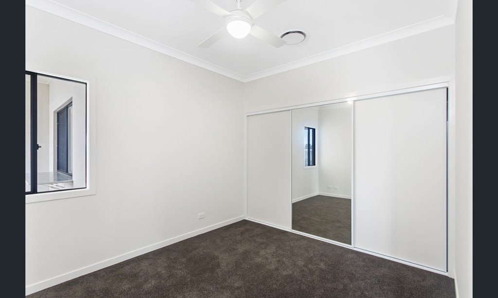 11 Peak Crescent, Pimpama QLD photograph