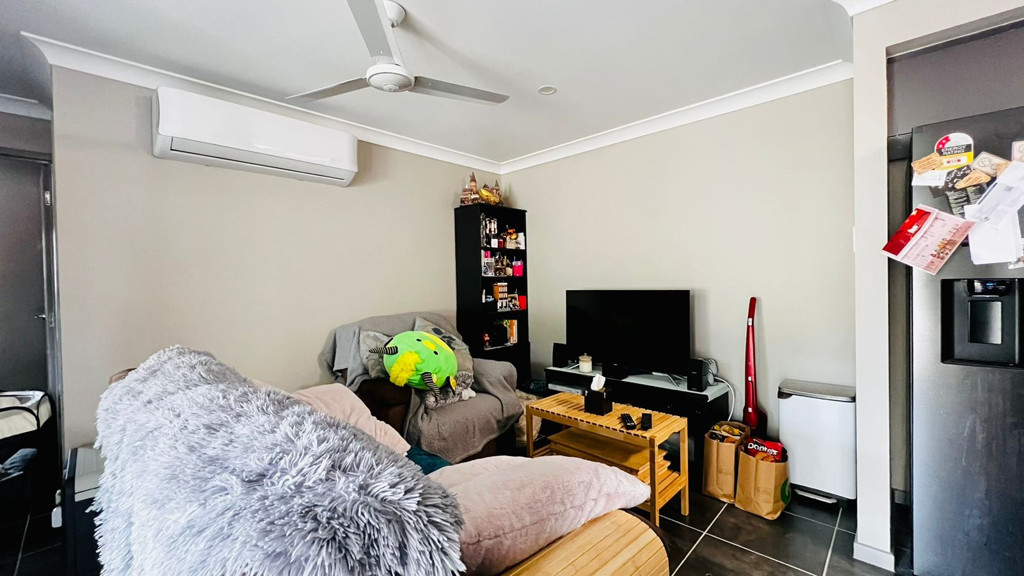 2/71 Atlantic Drive, Loganholme QLD photograph