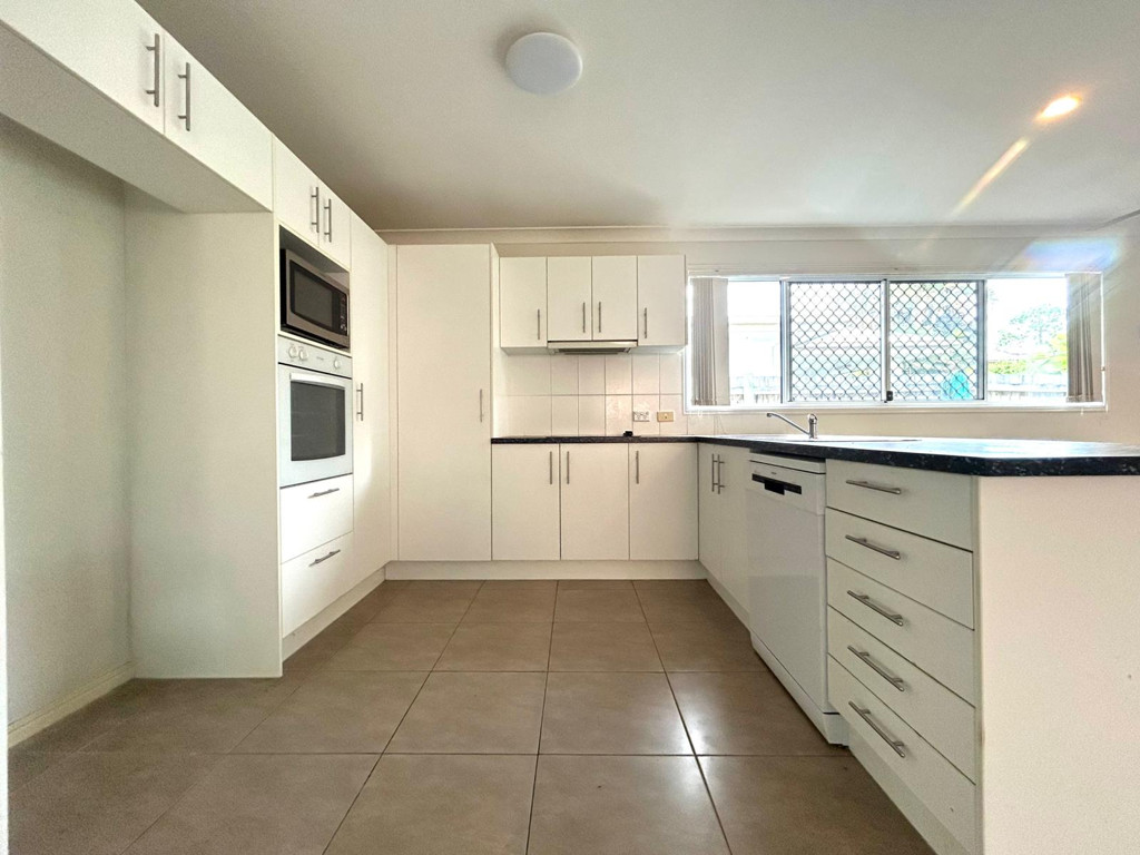 14B Karawatha Street, Springwood QLD photograph